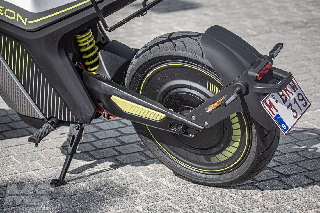 NAXEON I AM. Lite: I Electrify the City